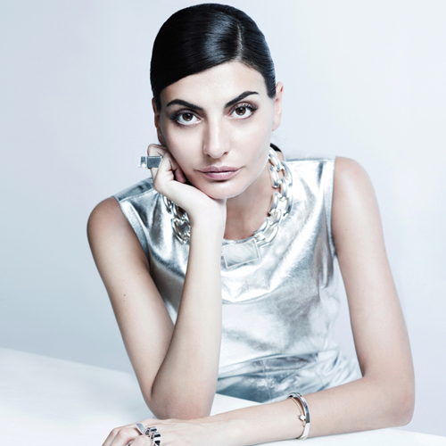 H Giovanna Battaglia 'ντύνει΄το iPhone 5